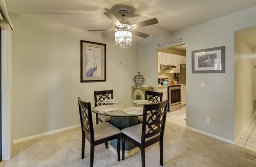 Harbour Town Condo | New Listing Wonderful Luxury updated 1 BR Harbourtown Beach Gear & Bike Rentals