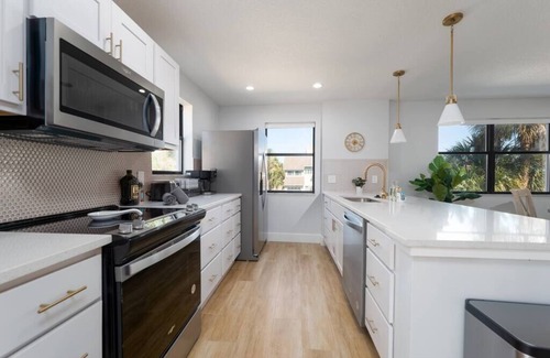 Jacksonville Beach Apartment | New listing | Steps to the ocean | pet friendly