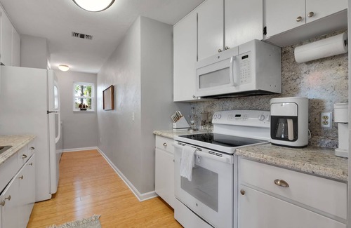 Alligator Point House | New Listing! Waterfront, Tiki Hut, Elevatorn