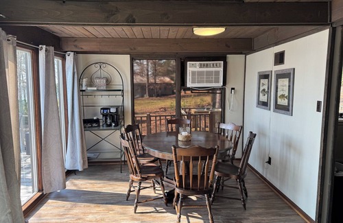 Negreet Cabin | New Listing! Waterfront 3-bedroom home with amazing views in Toledo Bend.