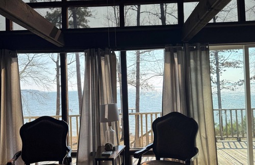 Negreet Cabin | New Listing! Waterfront 3-bedroom home with amazing views in Toledo Bend.