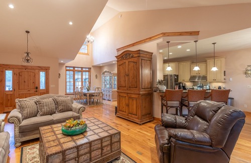 Alpine House | *New Listing* Woodland Chalet ~ Outdoor Adventures