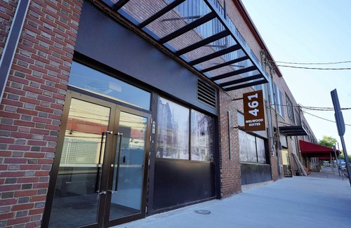 North Oakland Apartment | *New* Loft 3 min to Childrens Hospital Sleeps 4