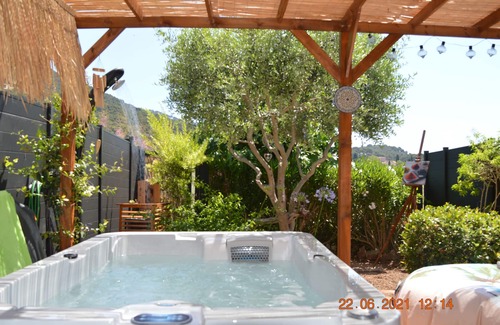 Carqueiranne Apartment | NEW: LOFT for 2 with SAUNA and JACUZZI on garden level near the SEA