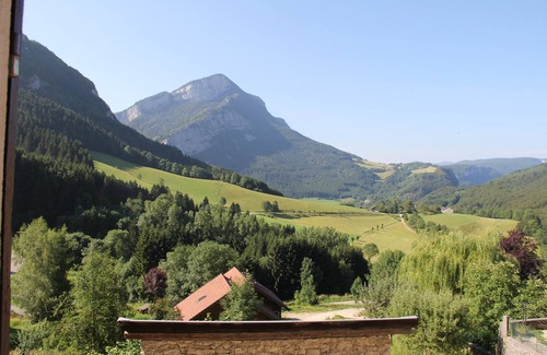 Rencurel Ski Chalet | New log cabin 4* 10/12 persons in MOUNTAIN WIFI JACUZZI