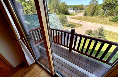 Baraboo Cabin | 🏞New Log Cabin*Perfect Location by Devil's Lake*Close to Dells*Ski*Fireplace*🏕
