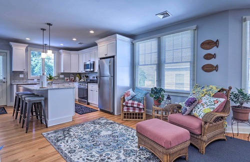 New London Apartment | New London Hideaway Near Beaches & Local Spots!