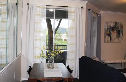 Las Colinas House | New * Lovely 2 bedroom suite with a Private Garage