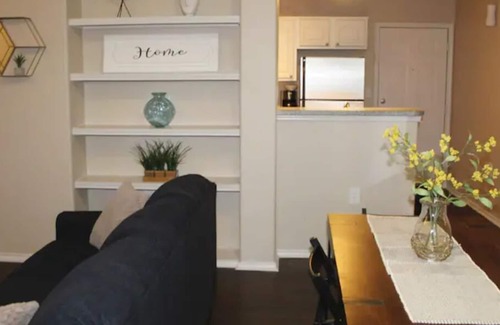 Las Colinas House | New * Lovely 2 bedroom suite with a Private Garage