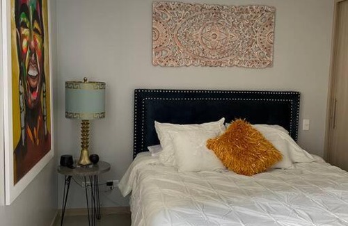 Bello Apartment | New Lovely 3 bedroom condo with an AWESOME view!