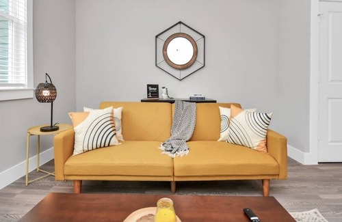 Spring Branch West Apartment | NEW Luscious Yellow Apartment