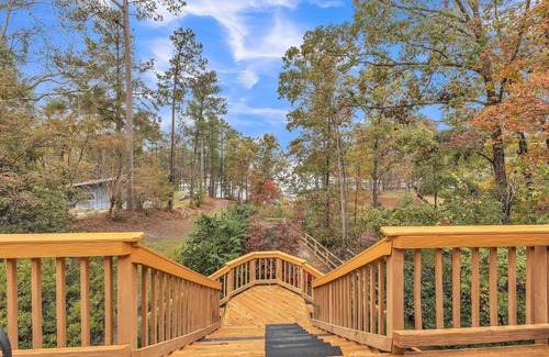 Appling House | NEW! Lux Lake House w/Pool & Dock on Deep Water Cove!