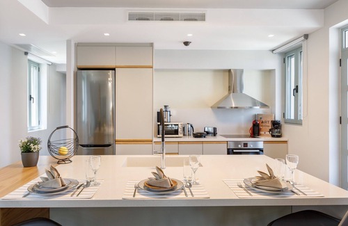 Kato Stalos Villa | New Lux Villa ★ 200m to beach/restaurant ★ Prv Heated Pool ★ Playground ★ Lift ★ SeaView