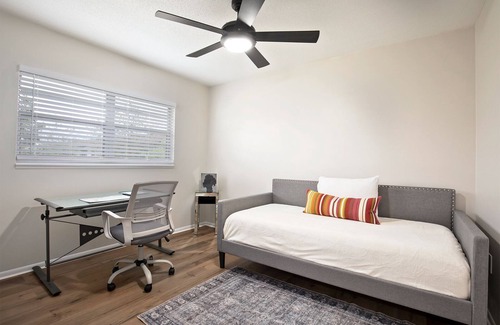 Northeast Orlando Apartment | New LuxattheWin w/free parking, Walking and Golfing
