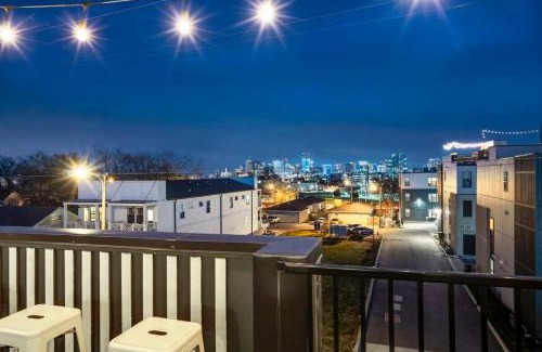 Nashville House | NEW Luxe 4BR 12 Beds - RoofDeck Views - Chefs Kitchen