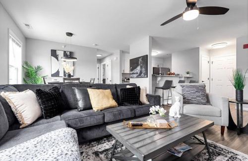 Terry Sanford Apartment | New LUXE APT 3BR Downtown Fay Unit D