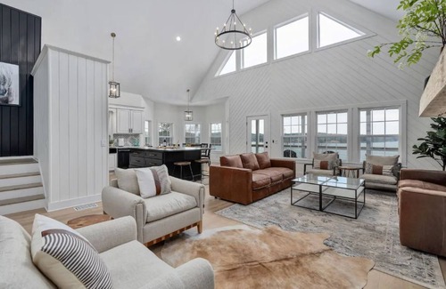 Arley House | New*Luxe Lakefront*Fully Loaded*Hot Tub*Fire Pit