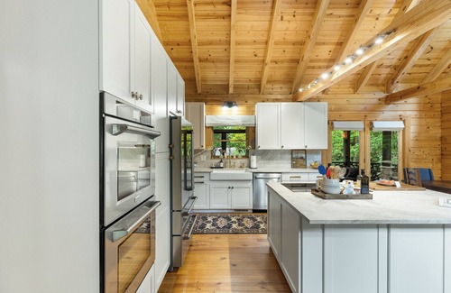Sapphire Cabin | New Luxe Lodge-3KingEnsuites-Lake/resort Access