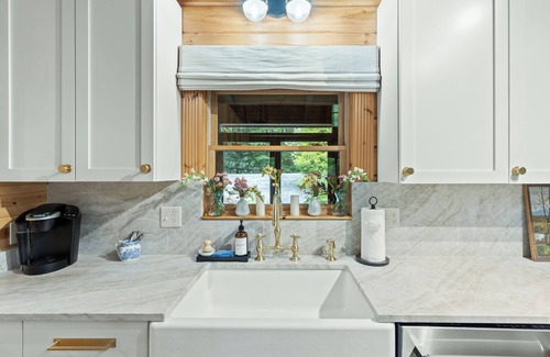 Sapphire Cabin | New Luxe Lodge-3KingEnsuites-Lake/resort Access