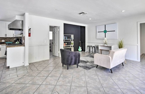 Deepwell Estates House | NEW! Luxe Palm Springs Smart Home w/ Putting Green