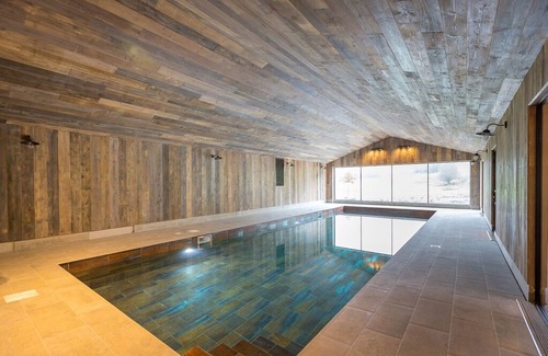 Moreton House | NEW LUXORY BARNS WITH INDOOR SWIMMING POOL ,2 barns with 4 beds