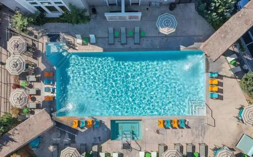 Reno/Tahoe Airport Apartment | New Luxurious 1BR Apartment Heated Pool Spa & Sauna