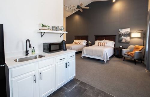 Erie Apartment | NEW Luxurious Centrally Located Getaway Suite