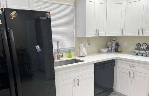 Sunrise House | NEW! LUXURIOUS!! Overnight stay for you! TOWNHOUSE!!WITH LAKE VIEW!! 1bed 1bath