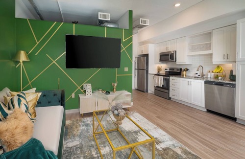 Rutledge Hill Condo | New luxurious - Upscale apt in downtown Nashville!