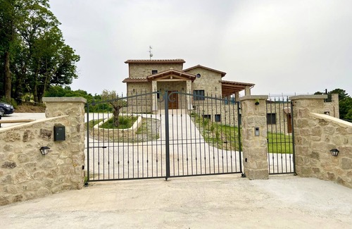 Castel del Piano Villa | NEW luxurious Villa Podere Vista Verde Tuscany, with 6 boardrooms & Pool