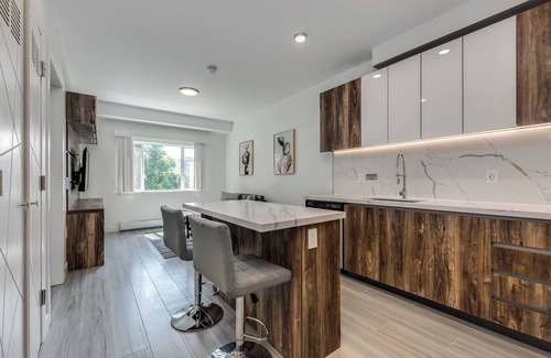 Davie Village Apartment | NEW - Luxury - 1 Bedroom - Walk to the Beach - 1168 Pendrell