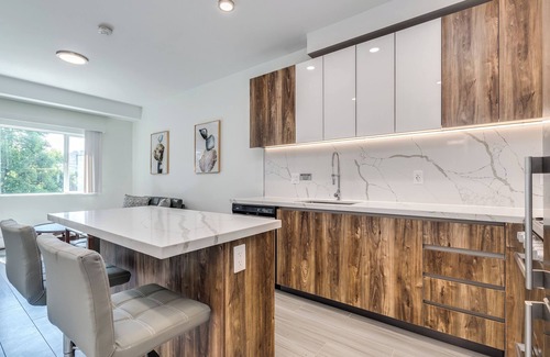 Davie Village Apartment | NEW - Luxury - 1 Bedroom - Walk to the Beach - 1168 Pendrell