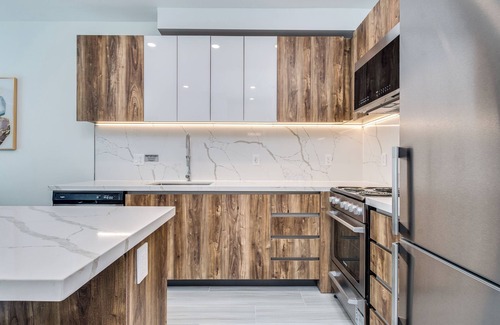 Davie Village Apartment | NEW - Luxury - 1 Bedroom - Walk to the Beach - 1168 Pendrell