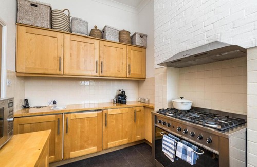 Addison Apartment | NEW Luxury 1BD Flat in Heart of Kensington Olympia