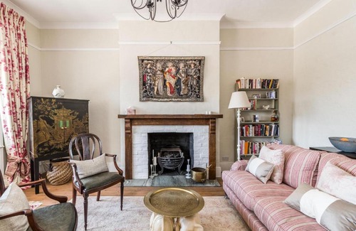 Addison Apartment | NEW Luxury 1BD Flat in Heart of Kensington Olympia