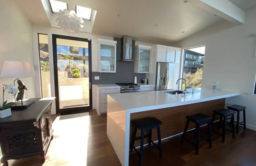 Los Gatos House | New Luxury 2 Bedroom Home with Breathtaking Views (set on a 1 acre site)