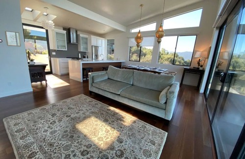 Los Gatos House | New Luxury 2 Bedroom Home with Breathtaking Views (set on a 1 acre site)