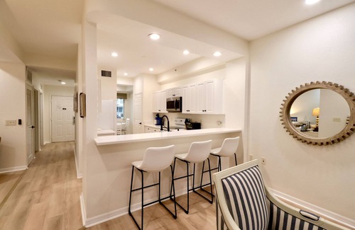 Naples Condo | NEW Luxury 2 BR plus den in Greenlinks Condo totally remodeled!