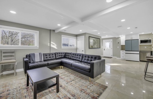 Farmington Hills Apartment | New Luxury 3 Bedroom /2.5 Baths ready to move in!