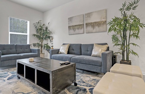 Baymeadows House | NEW Luxury 3BR Suite Near Shops, Restaurants &More