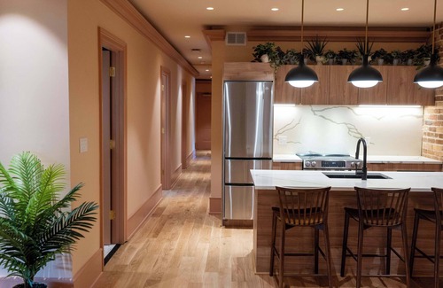 Faubourg Lafayette Hotel | New ! Luxury 4 Bedroom New Orleans Suite with Pool!