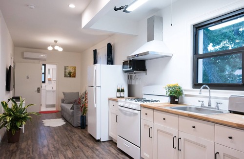 East Flushing Apartment | NEW! Luxury 4BD/4BA w/Rooftop Terrace & Outdoor Patio Kitchen