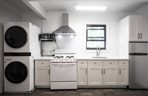 East Flushing Apartment | NEW! Luxury 4BD/4BA w/Rooftop Terrace & Outdoor Patio Kitchen