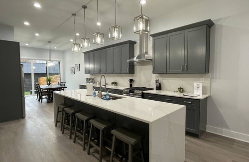 Fall Creek Place House | New Luxury 4BR/5BA Downtown Indianapolis