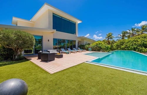 Arashi Villa | NEW Luxury 4BR Beachfront Villa w/Infinity Pool