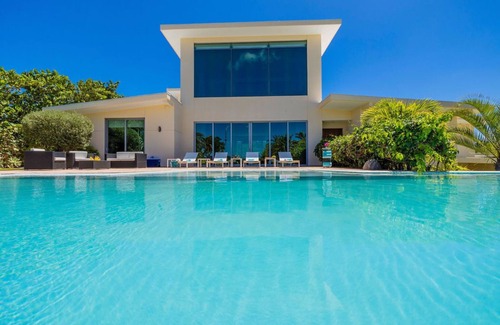 Arashi Villa | NEW Luxury 4BR Beachfront Villa w/Infinity Pool
