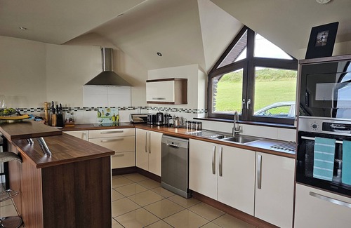Caherdaniel House | New Luxury 5* Beachside Lodge with Sauna - 4 beds ensuite - Spectacular Location