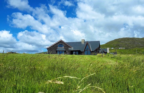 Caherdaniel House | New Luxury 5* Beachside Lodge with Sauna - 4 beds ensuite - Spectacular Location