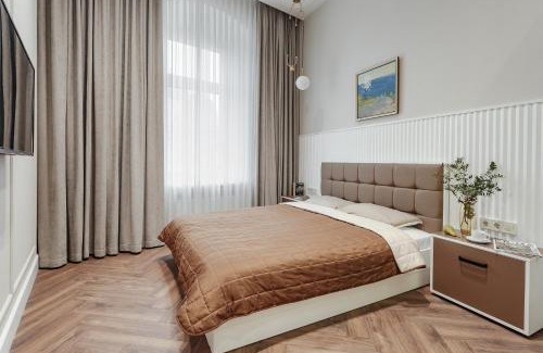 Odessa City Center Apartment | NEW! Luxury apartment in the CENTER of ODESSA overlooking Deribasovskaya str. LOW PRICE!