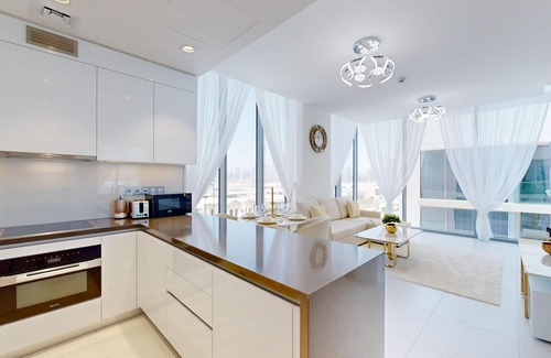 Nad Al Sheba Apartment | New Luxury Apt: Burj Khalifa, Sunset & Lagoon view